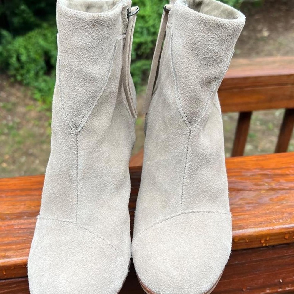 TOMS Lunata Taupe Beige Suede Ankle Boots Womens 8 Block Heel Booties